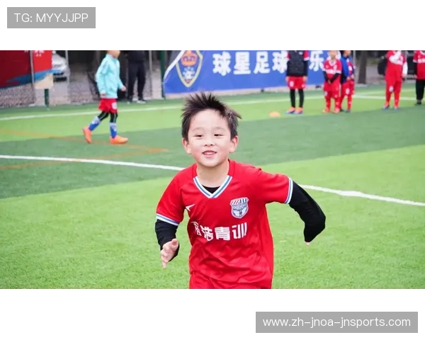 青训家长手记：足球社区里的育儿经与球星梦